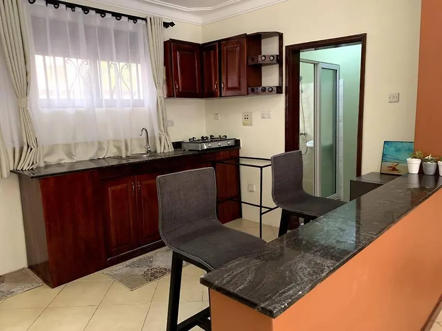 Cozy 2-Bedroom Apartment Within City Limits. كامبالا