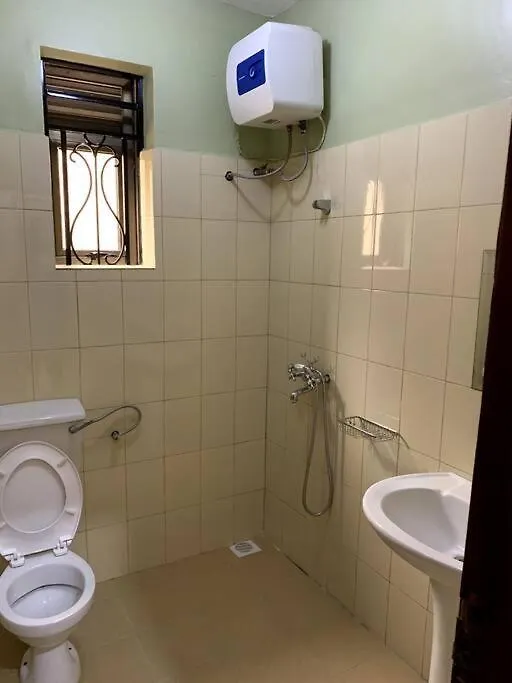 Cozy 2-Bedroom Apartment Within City Limits. كامبالا
