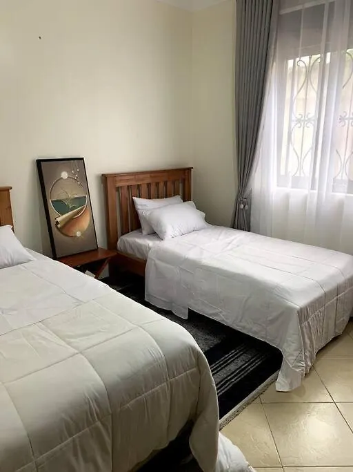 Cozy 2-Bedroom Apartment Within City Limits. كامبالا 0*,  أوغندا